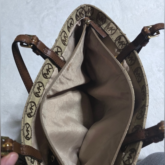 Michael Kors Purse Tan Brown Shoulder Bag Handbag MK Tote - Picture 12 of 15